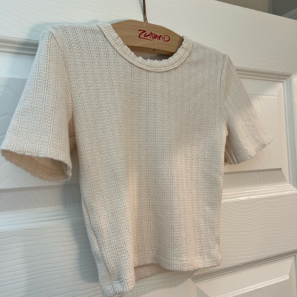 Natural Scallop Tee Rylee + Cru